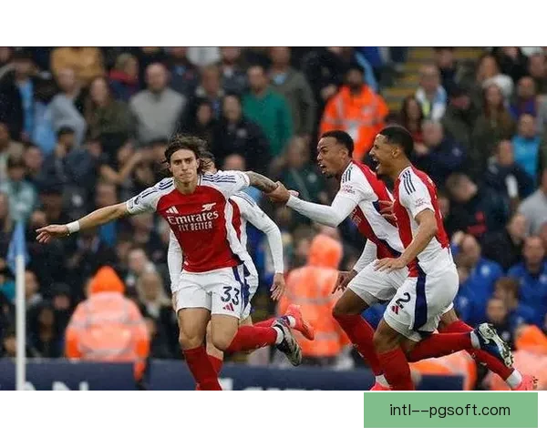 卡拉菲奥里加盟阿森纳引发热议 曼联错失天才后防新星