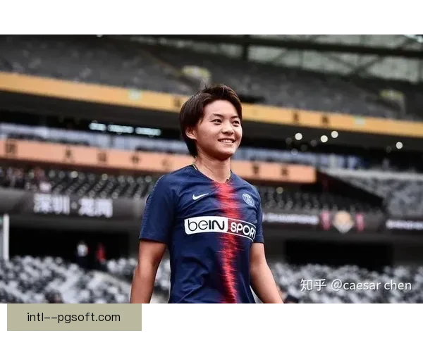 海耶斯荣膺年度女足最佳教练彰显执教智慧与领导魅力